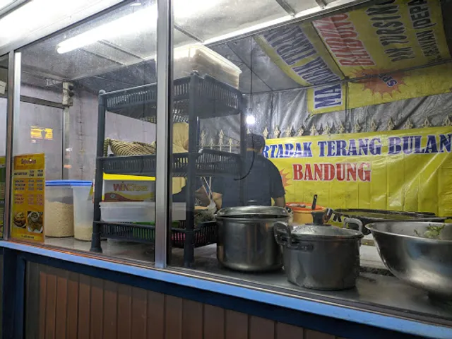 Martabak Terang Bulan Bandung Pak TURSINA ( Depan RRI)