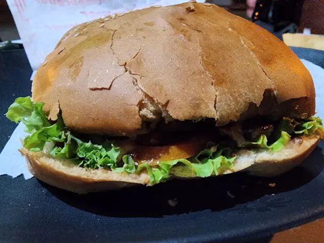 Chaplin Hamburgueria e Pastelaria