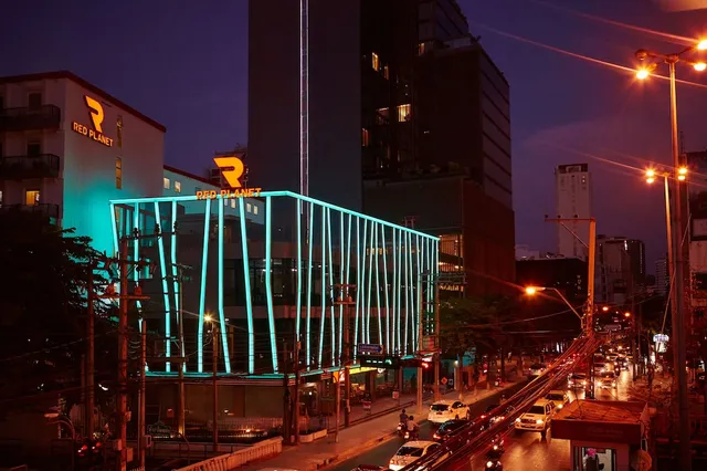 Easy Planet Bangkok Surawong