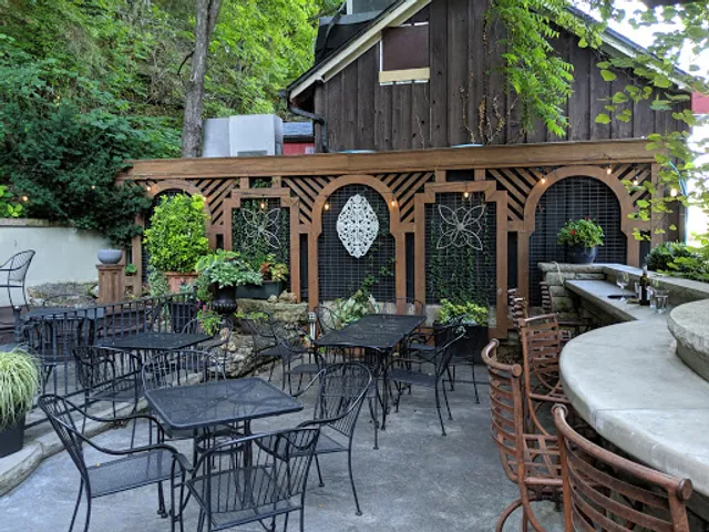 Pied Piper Pub & Inn and The Cat House Lounge