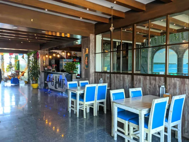 Puime Restaurant and Bar