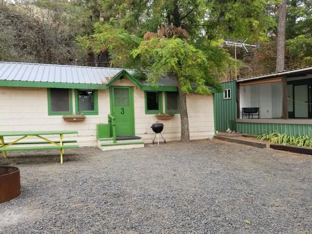 Williams Lake Bunker's Resort