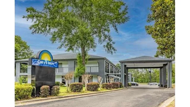 Days Inn by Wyndham Pensacola I-10