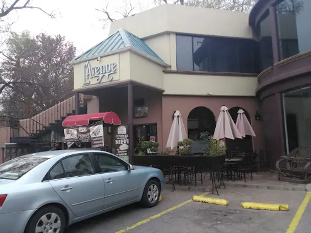 L' Avenue Capuccino And Subs