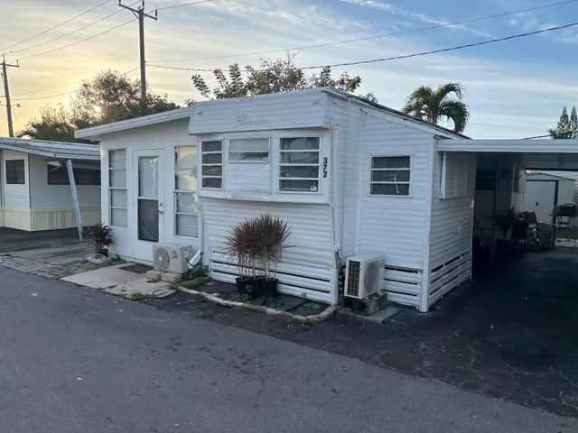 Sunshine Holiday MHCC RV and Camping Resort