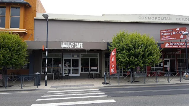Catching Pen Café