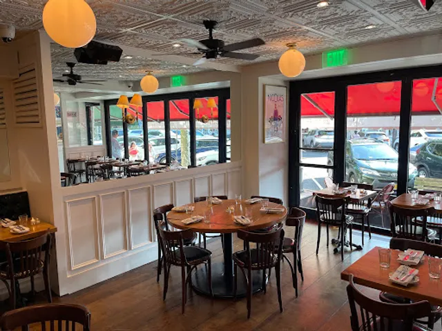 Vin Sur Vingt Bistro - Sag Harbor