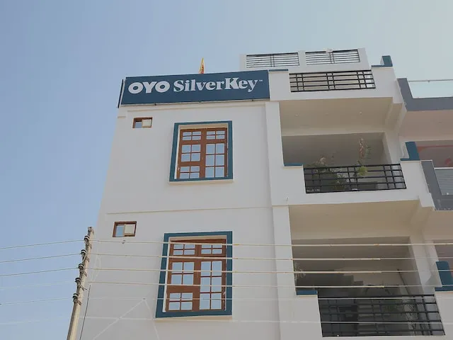 OYO SilverKey Guest House Near Lulu Mall