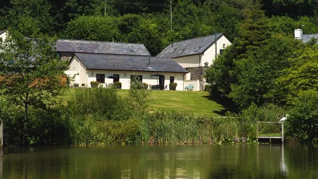 Lower Aylescott Cottages