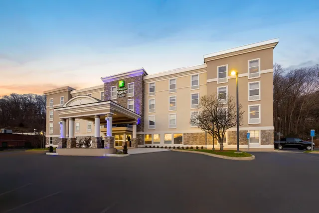 Holiday Inn Express & Suites Danbury - I-84, an IHG Hotel