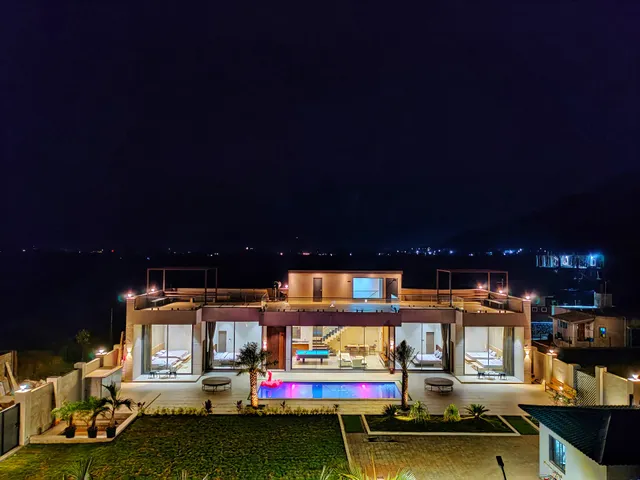 Casa Di Vetro by Lifestyle Villa's