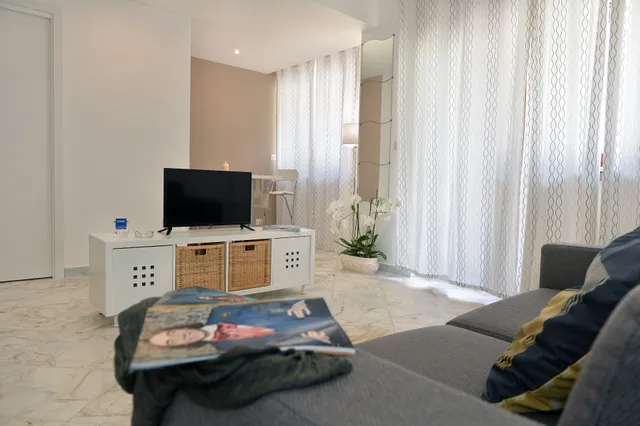 Tizi Apartments - Office