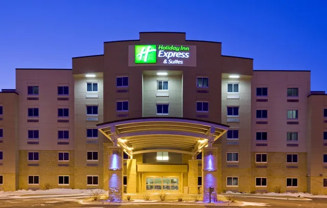 Holiday Inn Express & Suites Mankato, an IHG Hotel