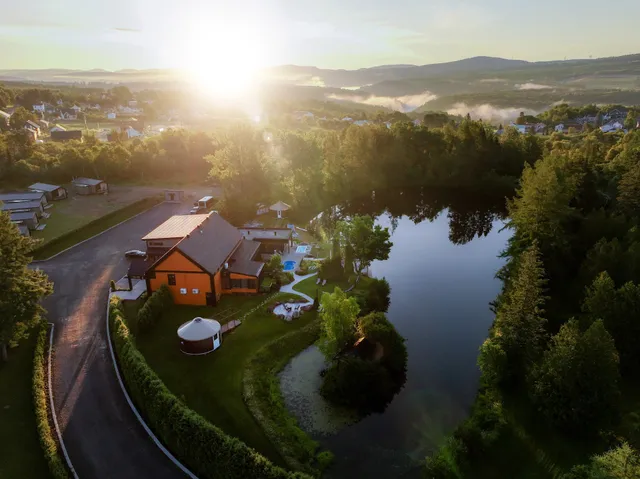 Le Versant Mont-Sainte-Anne | Spa et Hébergements