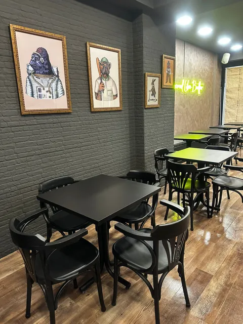 Baka Vieja Burger Shop