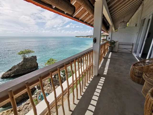 IMPOSSIBLE CLIFF HOUSE