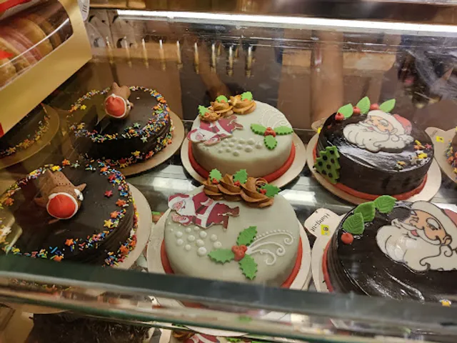 Hangout Cakes & Gourmet Foods