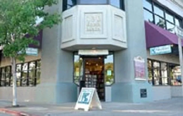 Many Rivers Books & Tea