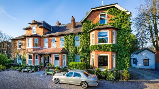 Lennox Lea Studios & Apartments