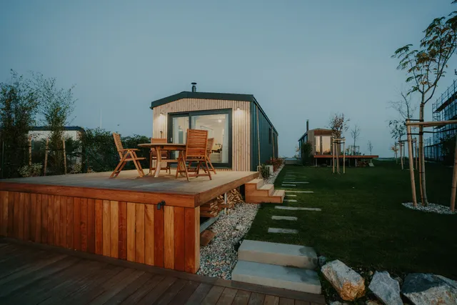 Kolokemp pri súkromnom jazere Boldog