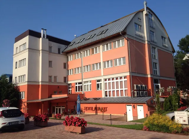 Alfa Art Hotel-rendezvény, tréning, esküvő, szállás, csapatépítés, tréninghelyszín, esküvőhelyszín