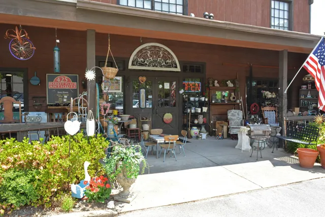 425 Market Place Antiques