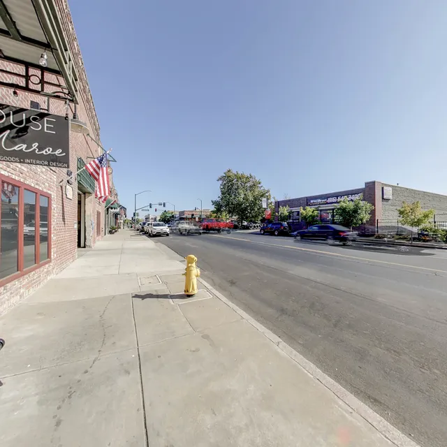 Lincoln Brand Feeds Mall