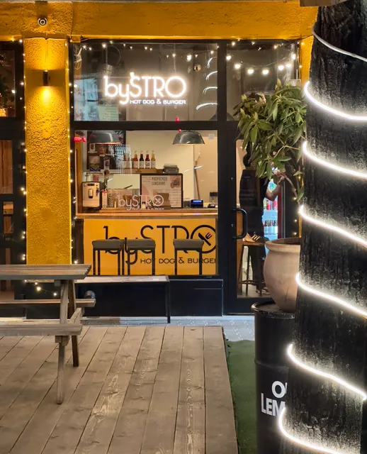 byStRO HOT DOG & BURGER