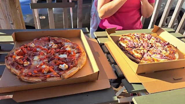 Pobbles pizza and ice-cream