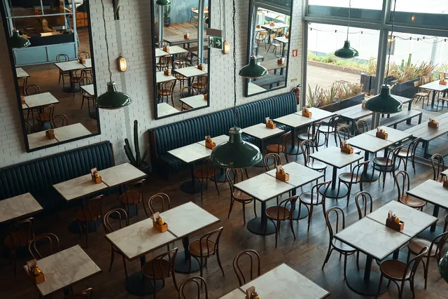 GROUND BURGER Santa Apolónia