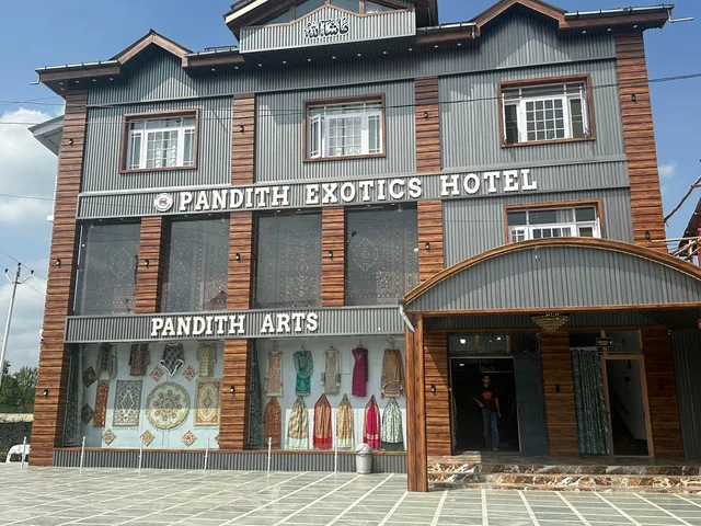 Pandith Exotics Hotel & Restaurant