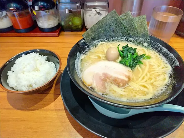 横浜家系ラーメン春吉家 春吉本店