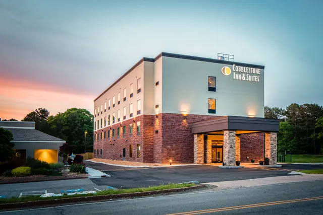 Cobblestone Inn & Suites - Fairfield Bay