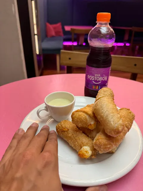 Cuyabros food and drink