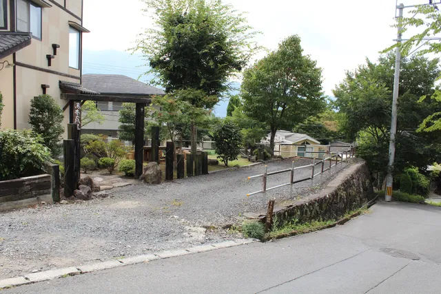 貸別荘 湯布の風屋｜天然温泉「青湯」