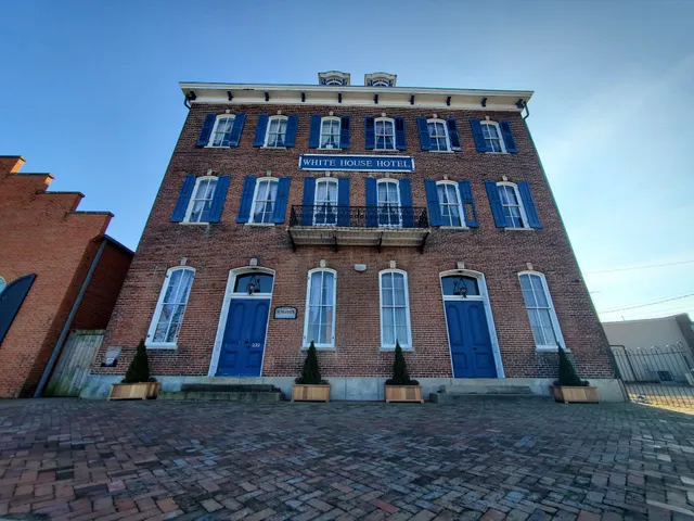 White House Hotel