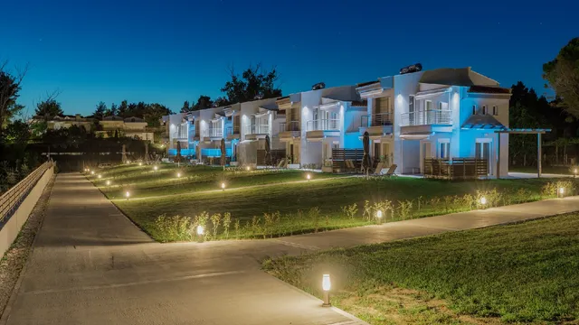 V Luxury Apartments Posidi