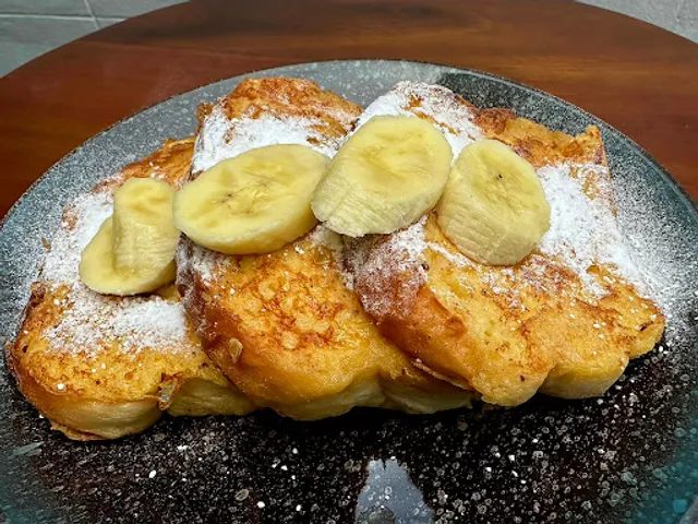 Finn's Bistro. Offering homemade Bagels, French toast, pancakes, spaghetti, homefries, hash browns,, beer and more.