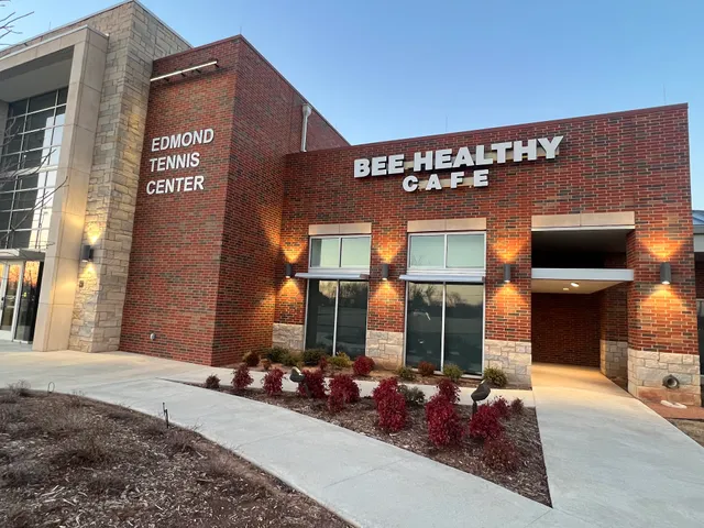Bee Healthy Cafe (Edmond Center Court)