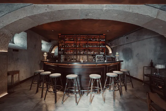 Arco Cocktail Bar & Café