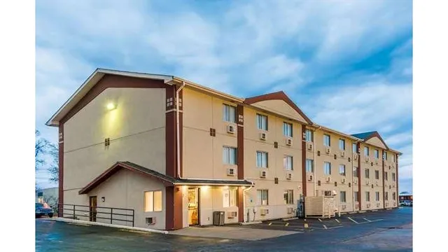 Super 8 by Wyndham Bloomington/Normal