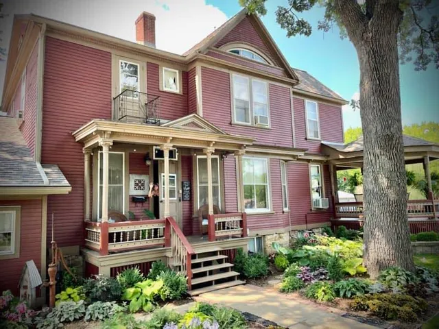 Pine Gardens Bed & Breakfast