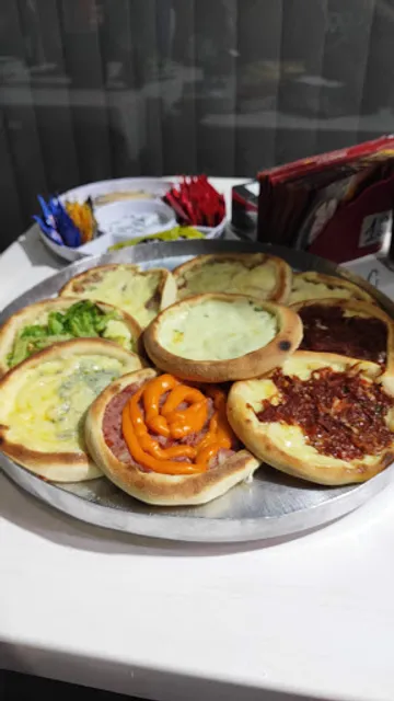 Pizzaria e Esfiharia Nostra Santista