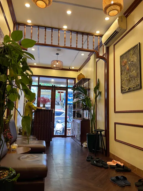 Amora Spa - Massage, Shampoo