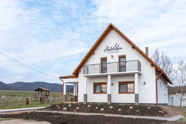 Boldizsár Lovastanya és Lovasház