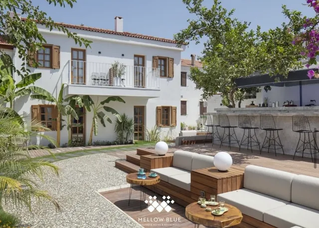 Mellow Blue Hotel & Restaurant