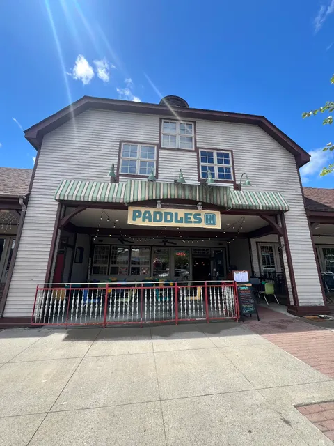 Paddles Restaurant & Cocktail Bar