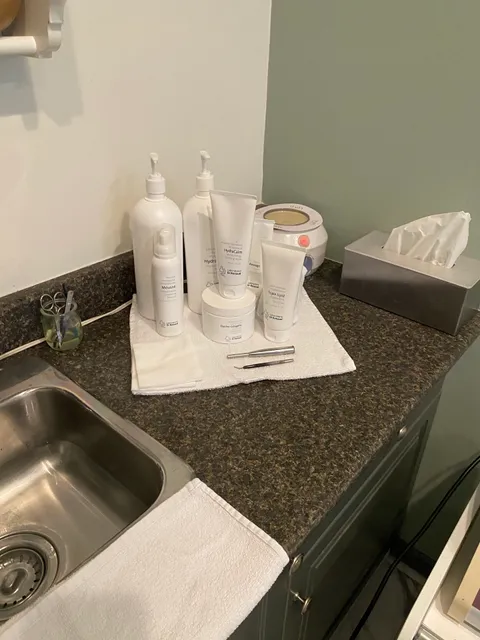 Lesley's Esthetics & Accessories