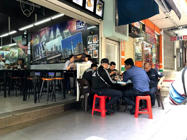 Restoran Hamza Cafe vs Kandar