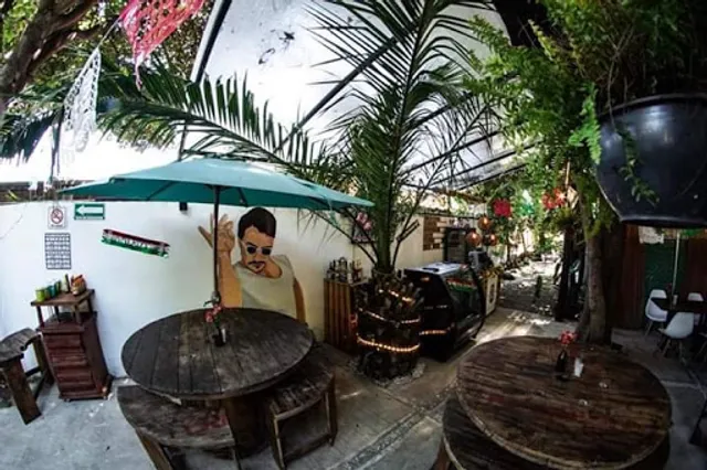 Tr3s Cu4rtos Tacos & Grill